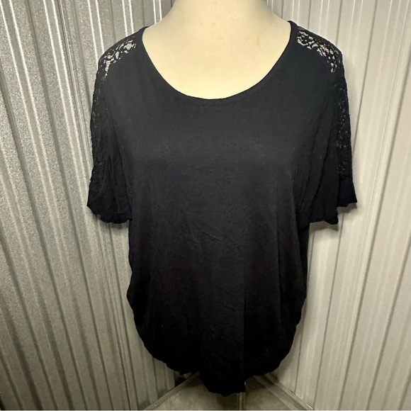Lane Bryant Black Tee with Sexy Lace Back and Shoulder Detail size 18/20 - Picture 2 of 3